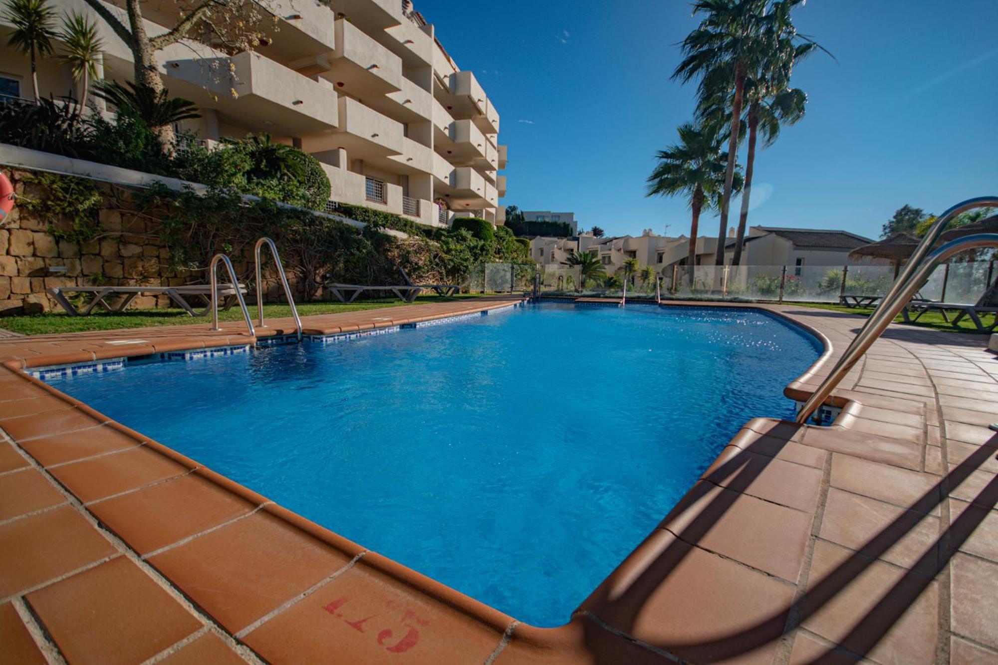 With Private Terrace, Just 10 Minutes By Car From Elviria Beach, Appartement