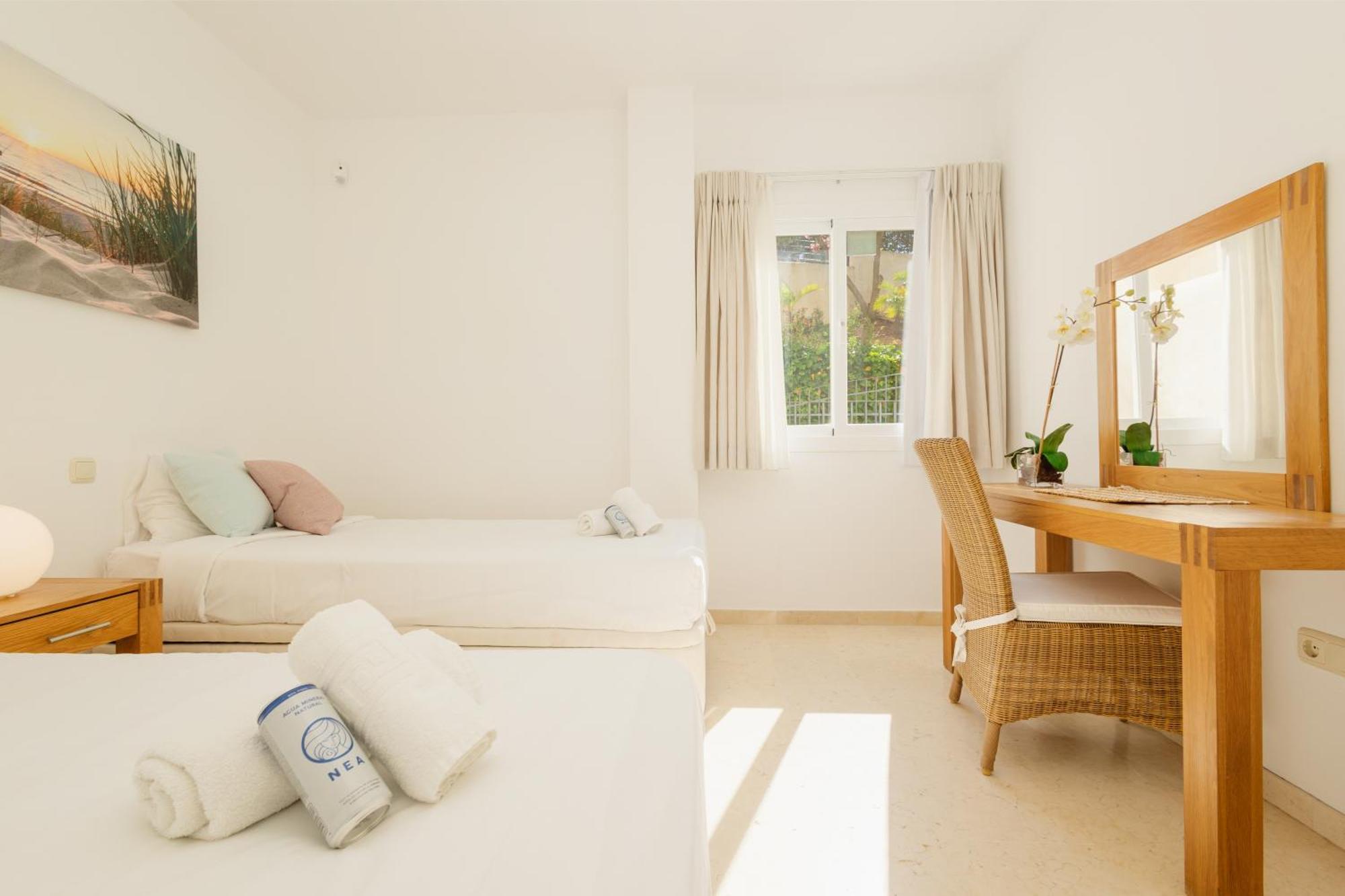 Apartment Apartment With Pool And Private Terrace With Sea Views In Elviria *