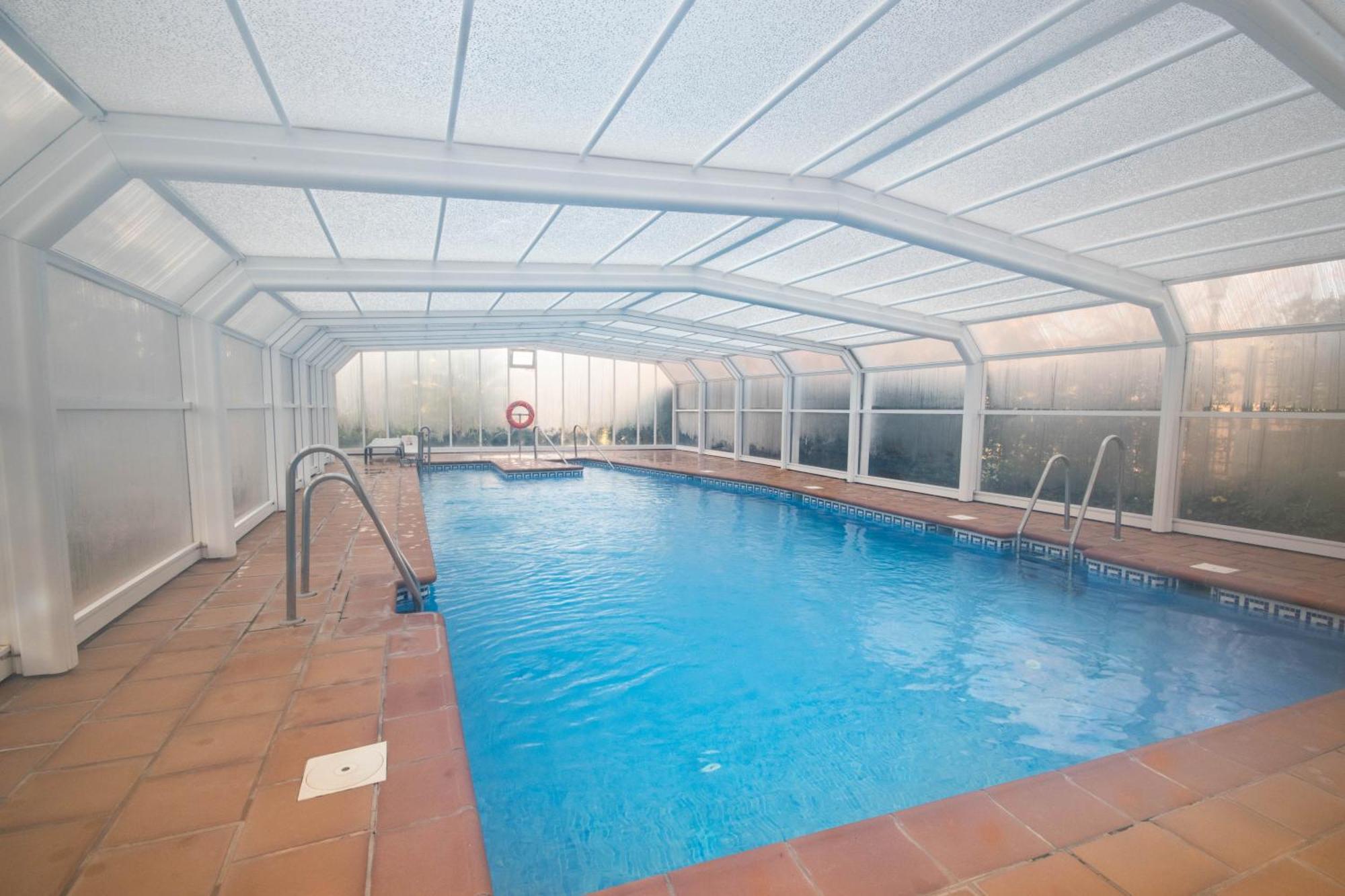 Apartment With Pool And Private Terrace With Sea Views In Elviria Apartment *