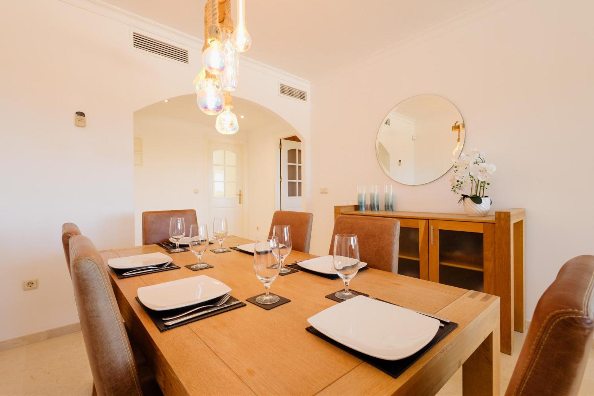 Apartment With Pool And Private Terrace With Sea Views In Elviria Apartemen *