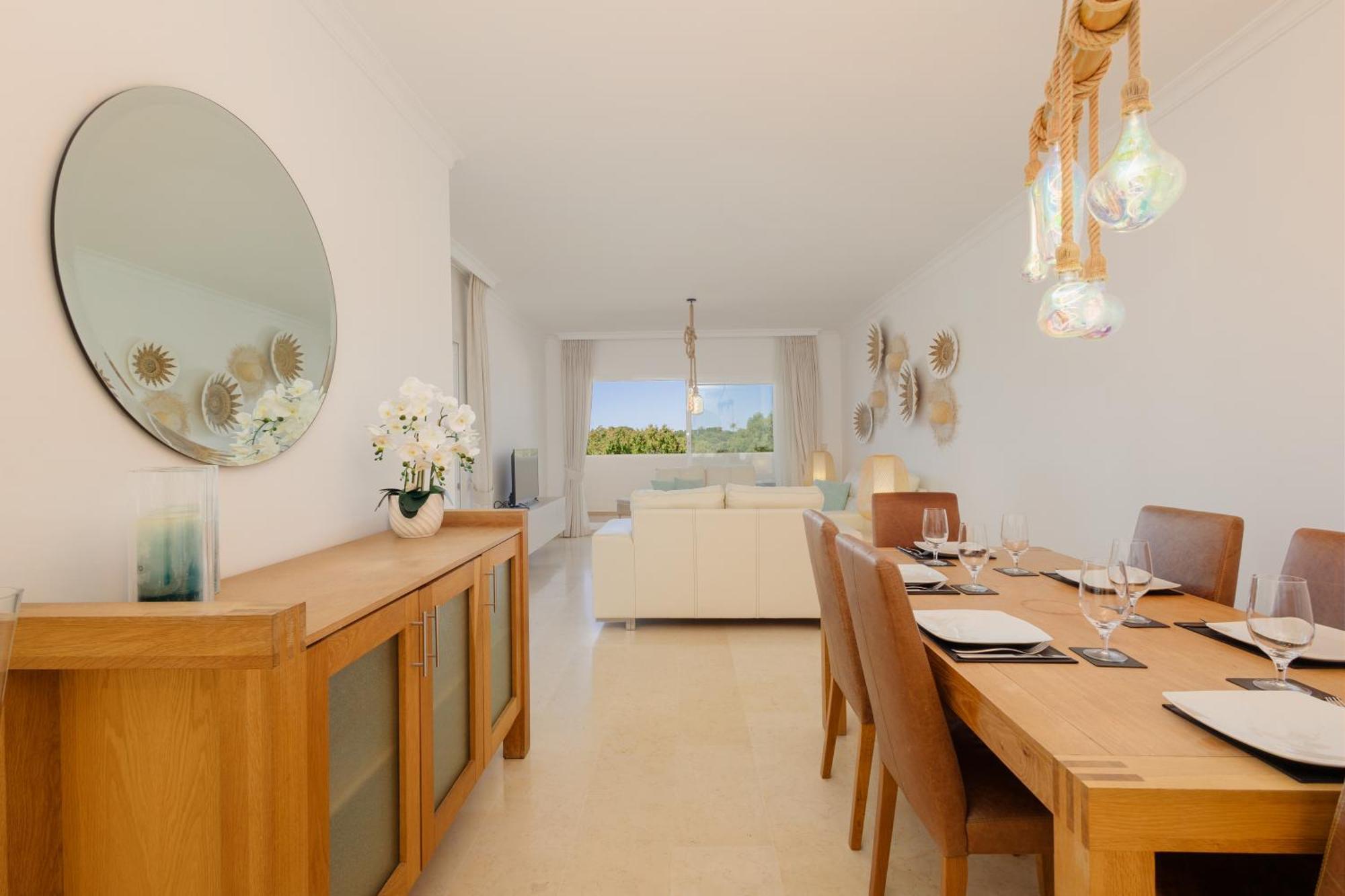 Apartment With Pool And Private Terrace With Sea Views In Elviria Apartemen *