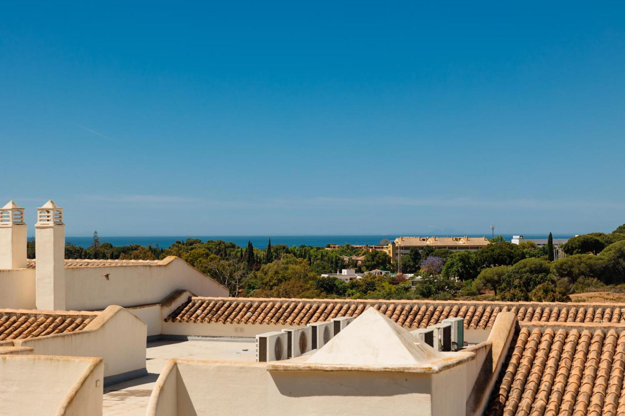 Apartment With Pool And Private Terrace With Sea Views In Elviria Marbella